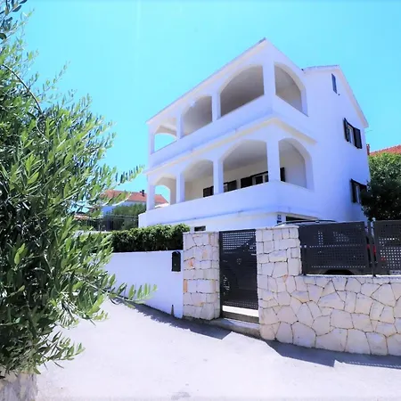 On Iovo With Large Balcony Appartamento