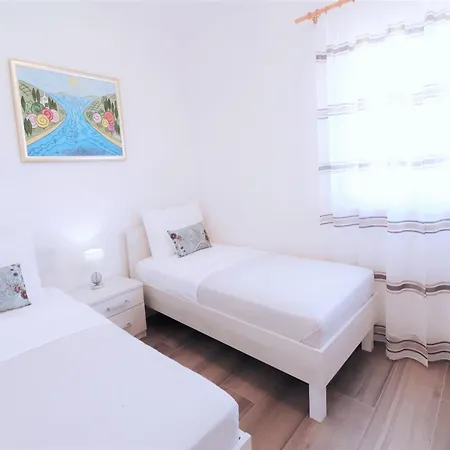 Διαμέρισμα On Iovo With Large Balcony