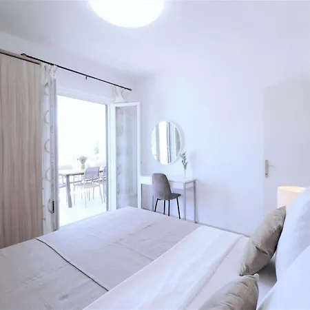 On Iovo With Large Balcony Апартаменти