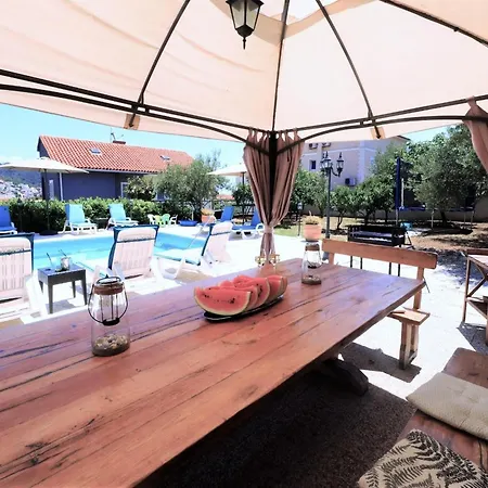 Appartamento On Iovo With Large Balcony Traù