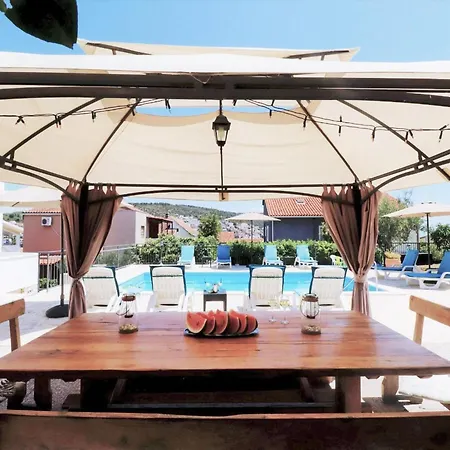 On Iovo With Large Balcony Appartamento *