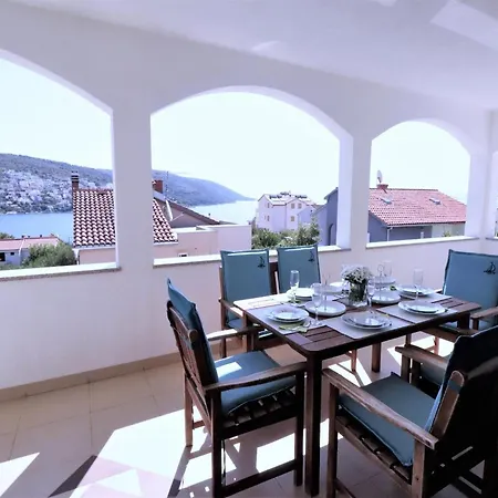 On Iovo With Large Balcony Διαμέρισμα Τρογκίρ